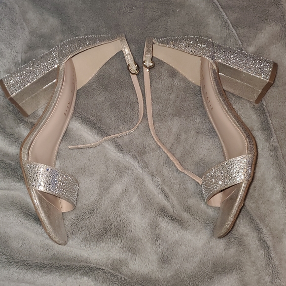 Kelly & Katie dress heels 👠😍💕 - Picture 6 of 8